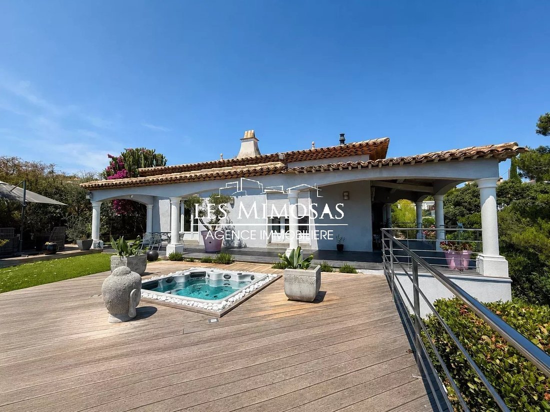Villa in Frejus, Provence-Alpes-Côte d'Azur, France 3 - 18272075
