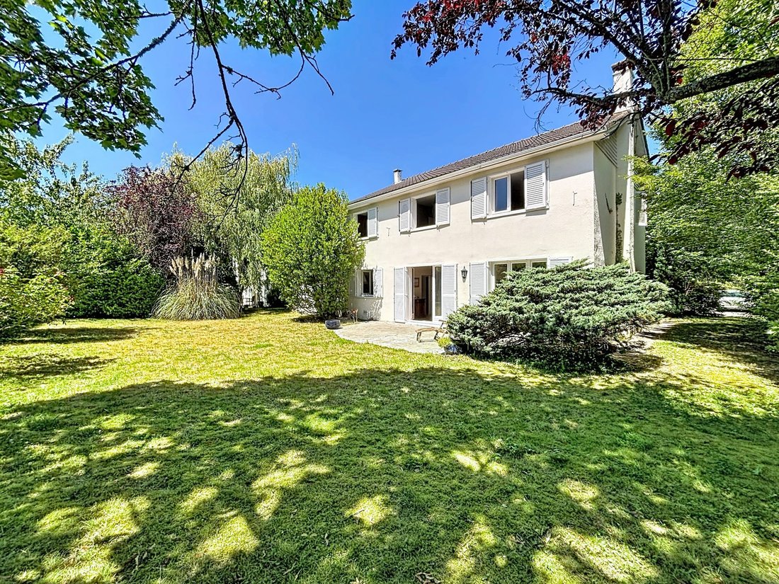 House in Bas Buc, Buc, France 2 - 18276372