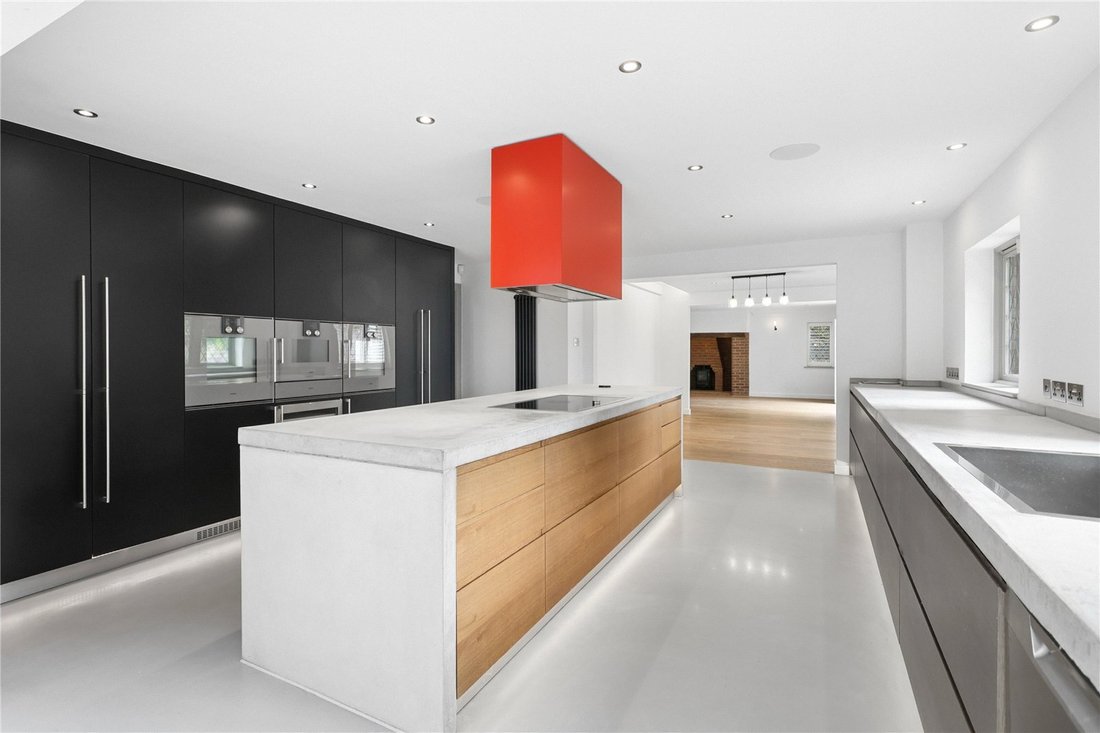 House in Fairmile, Elmbridge, England 3 - 18270246