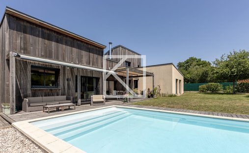 House in Bellevue, Coulaines, France 1