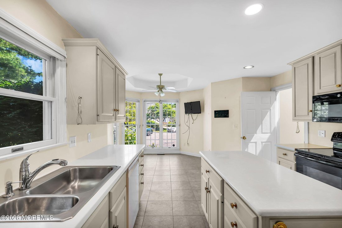Condo in Little Silver, New Jersey, United States 3 - 18273105