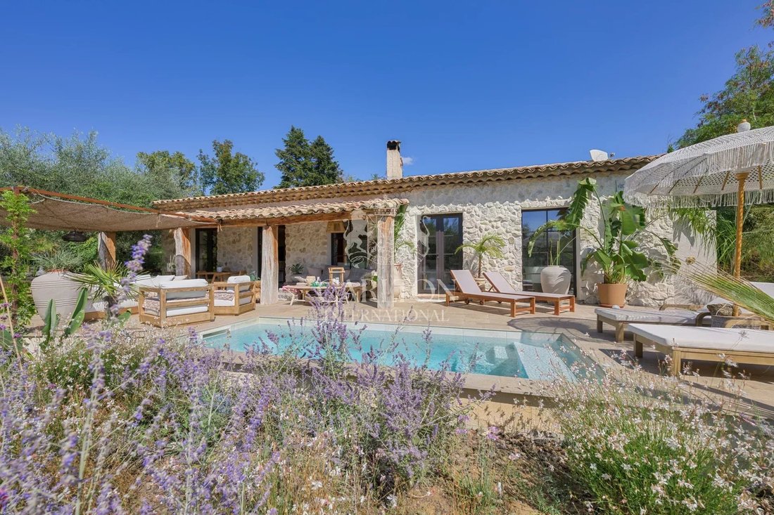 Villa in Tourrettes-sur-Loup, Provence-Alpes-Côte d'Azur, France 2 - 17676954