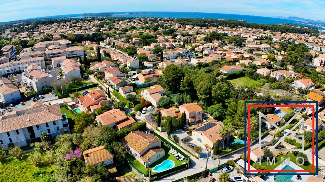 House in Six-Fours-les-Plages, Provence-Alpes-Côte d'Azur, France 1 - 18276473