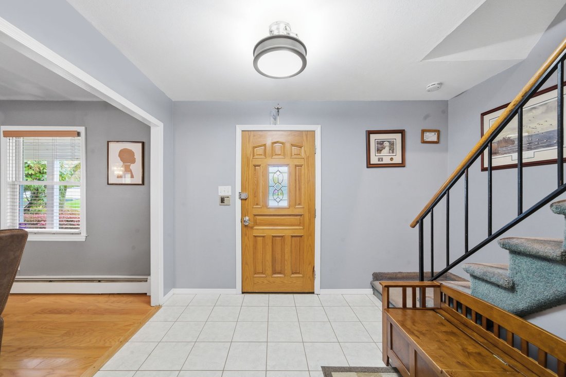 House in Coram, New York, United States 4 - 18275391