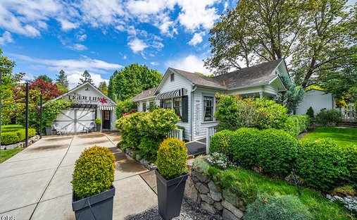 House in Applegate, Oregon, United States 1