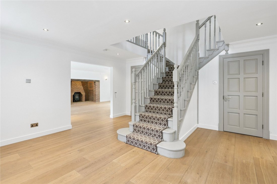 House in Fairmile, Elmbridge, England 4 - 18270246