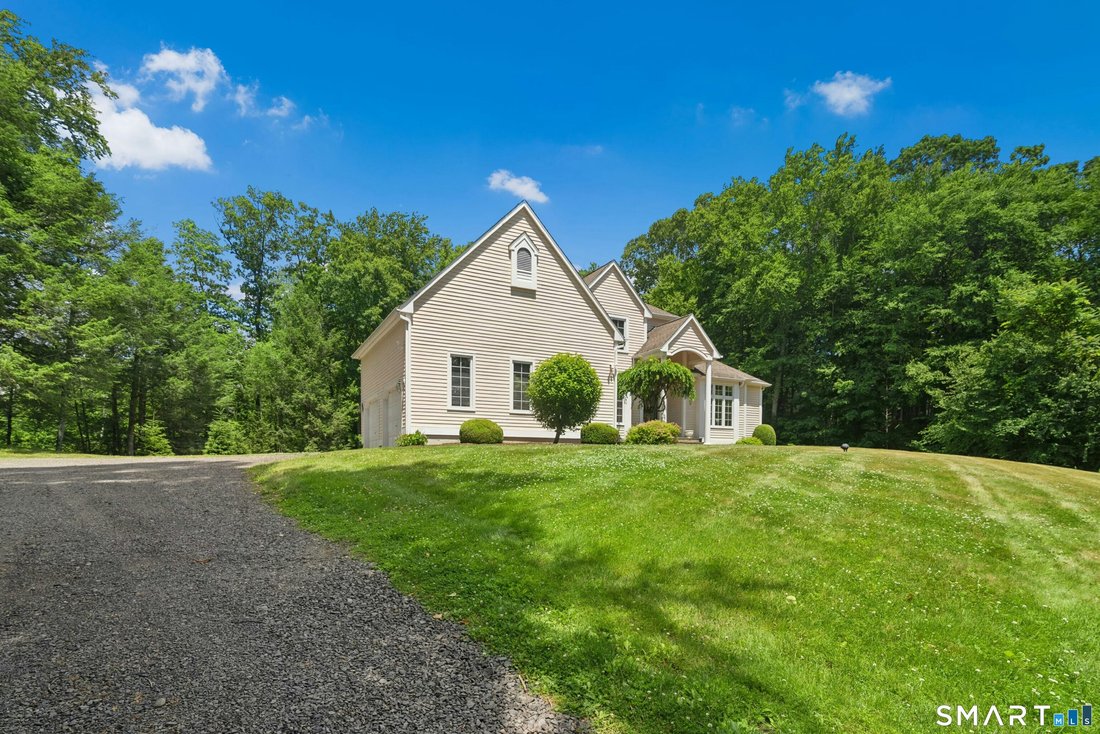 House in Newtown, Connecticut, United States 3 - 18269236