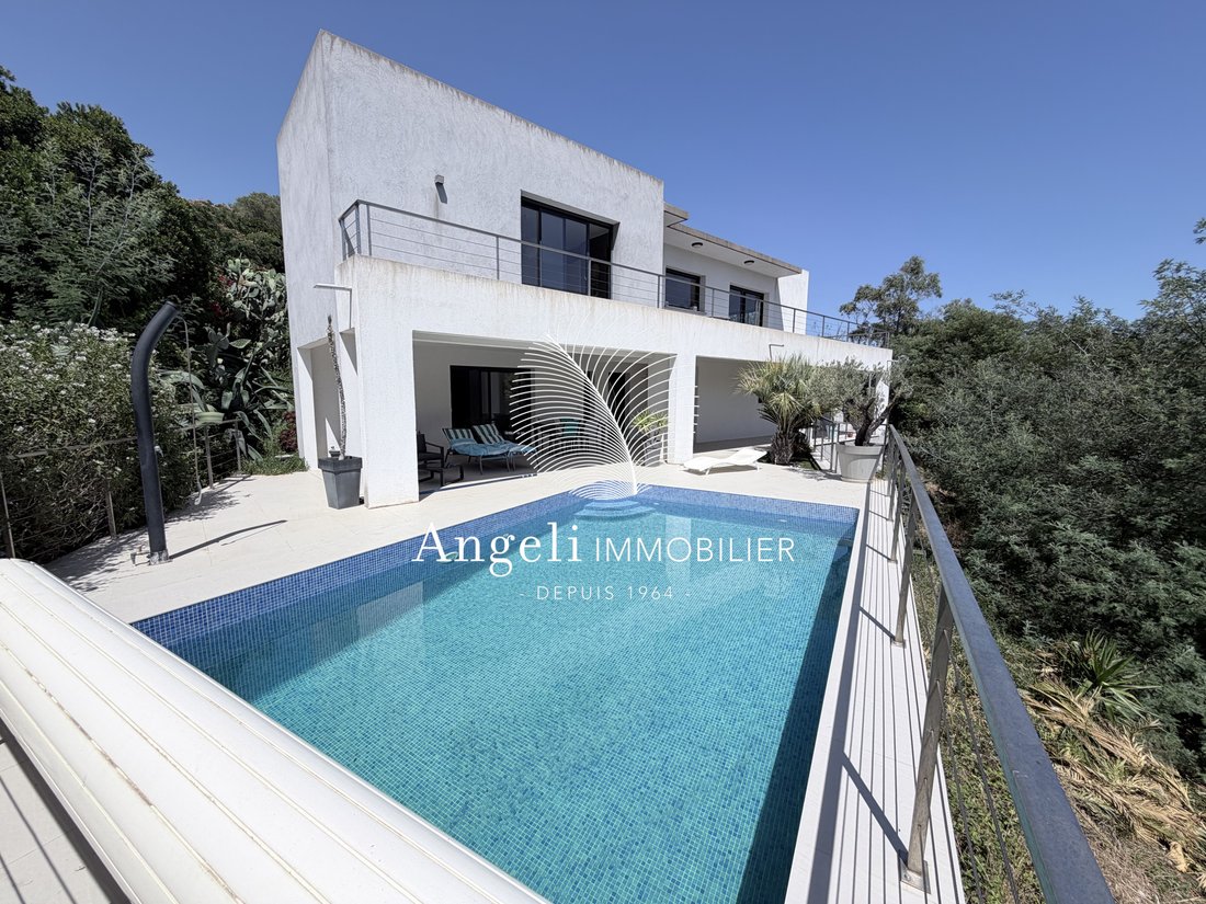 Villa in Frejus, Provence-Alpes-Côte d'Azur, France 1 - 18274772