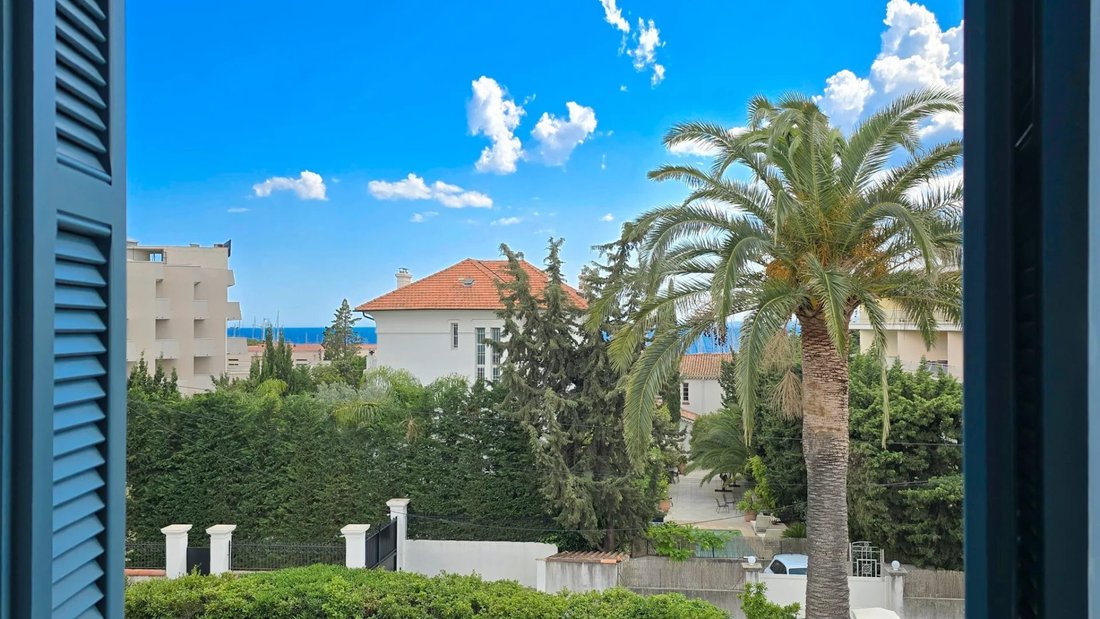 Villa in Saint-Raphaël, Provence-Alpes-Côte d'Azur, France 2 - 18273790