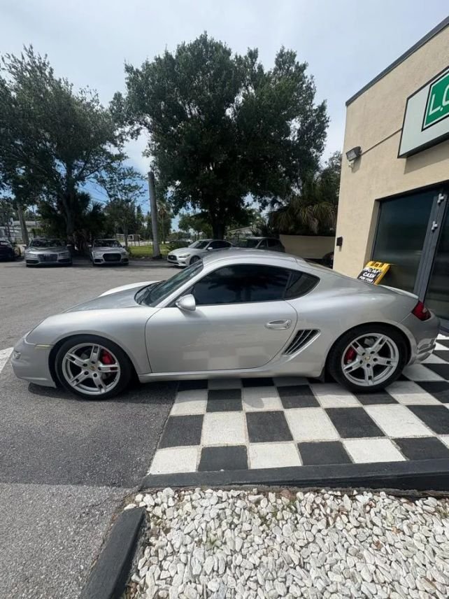 Coupe in Pinellas Park, FL, United States 5 - 18275812
