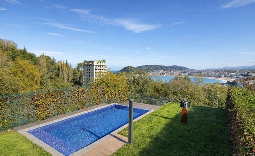 Townhouse in Mendebaldea, Donostia-San Sebastian, Spain 1