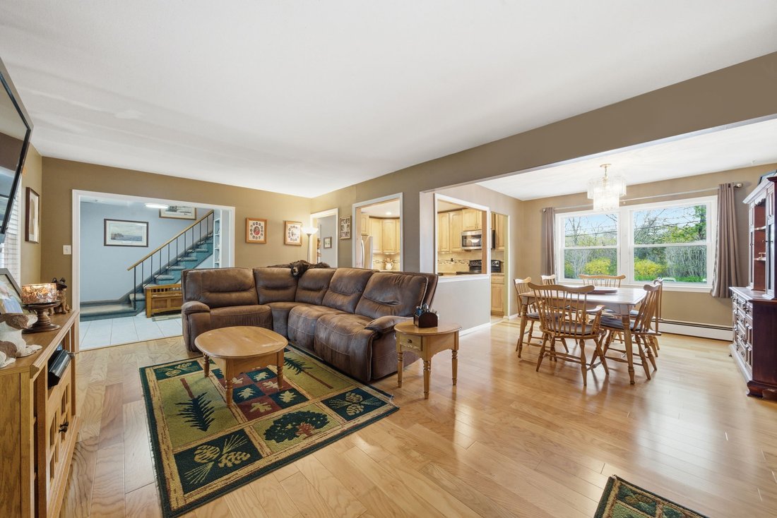 House in Coram, New York, United States 5 - 18275391