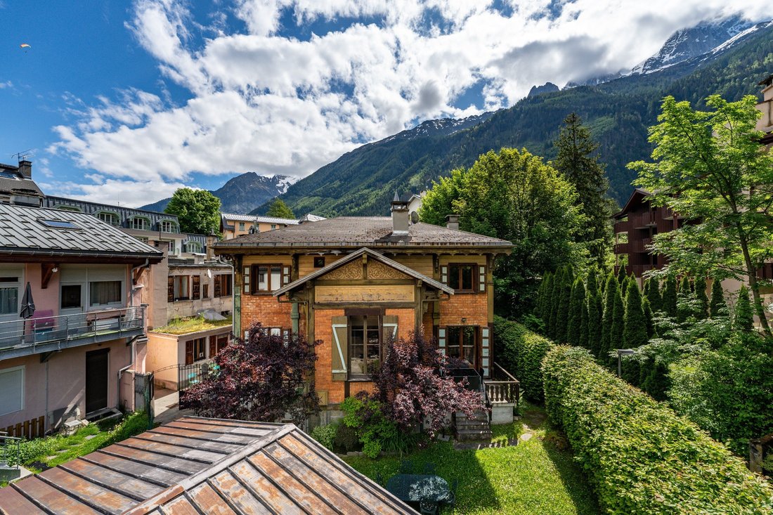 House in Chamonix-Mont-Blanc, Auvergne-Rhône-Alpes, France 1 - 14377096