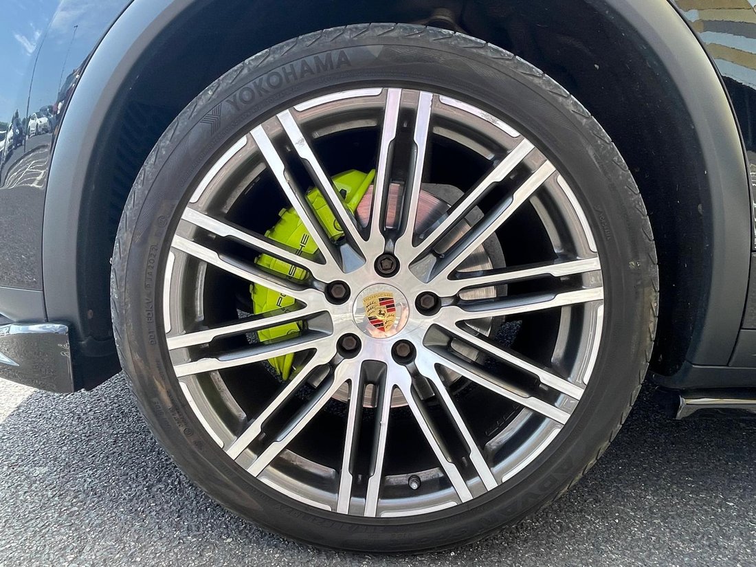 Suv in Derby, United Kingdom 3 - 18270369