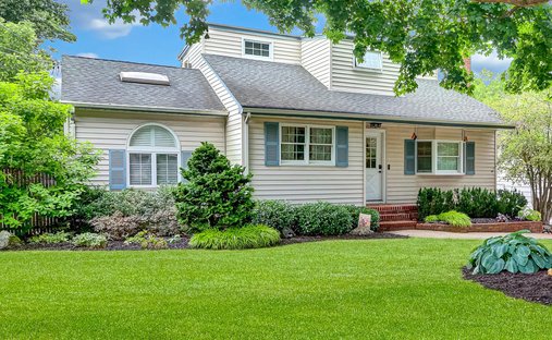 House in Lake Grove, New York, United States 1