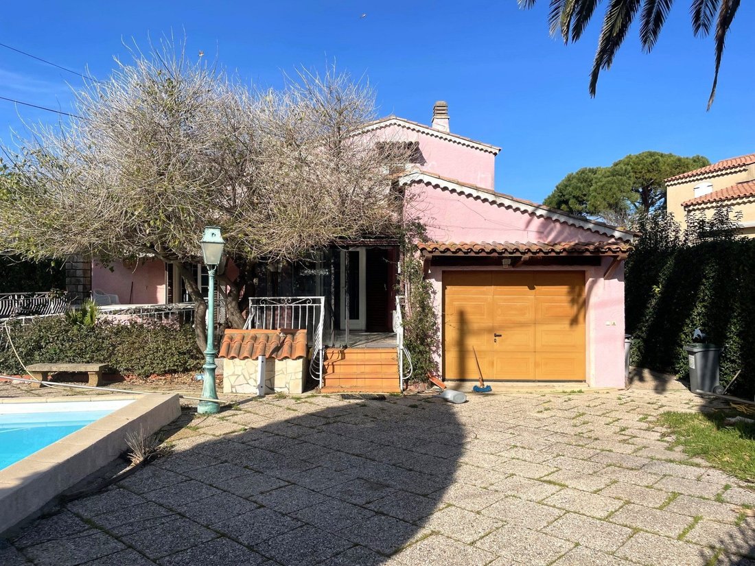Villa in Six-Fours-les-Plages, Provence-Alpes-Côte d'Azur, France 2 - 18276537