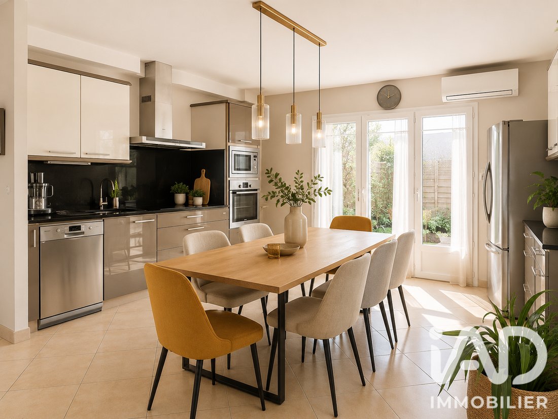 House in Langevin, Saint-Cyr-l'Ecole, France 1 - 17764856