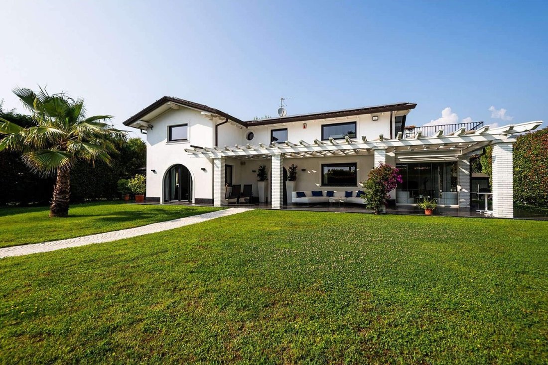 Villa in Pietrasanta, Tuscany, Italy 1 - 18273305