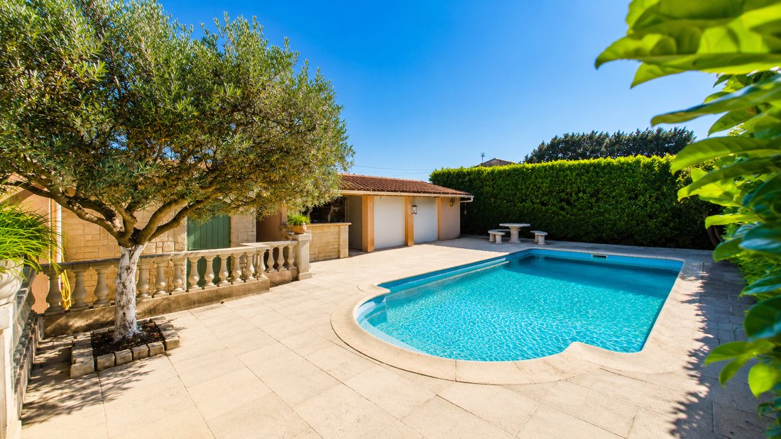 Villa in Arrondissement of Nimes, Occitania, France 4 - 18272160