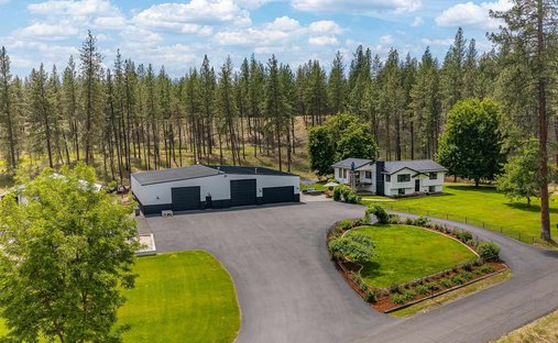 House in Nine Mile Falls, Washington, United States 1