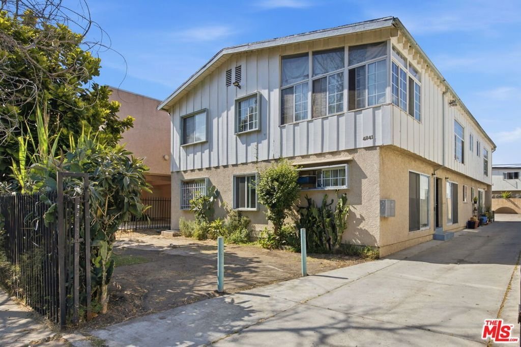 Los Angeles, California, United States 1 - 18273844