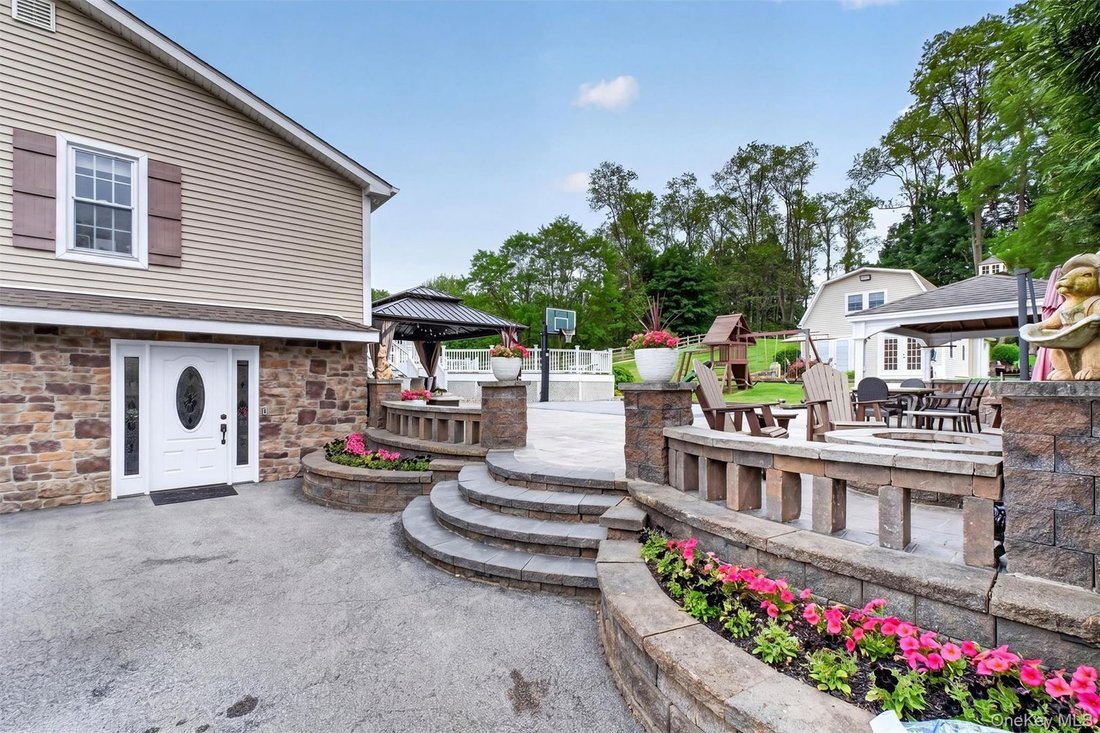 House in Spackenkill, New York, United States 3 - 18142363