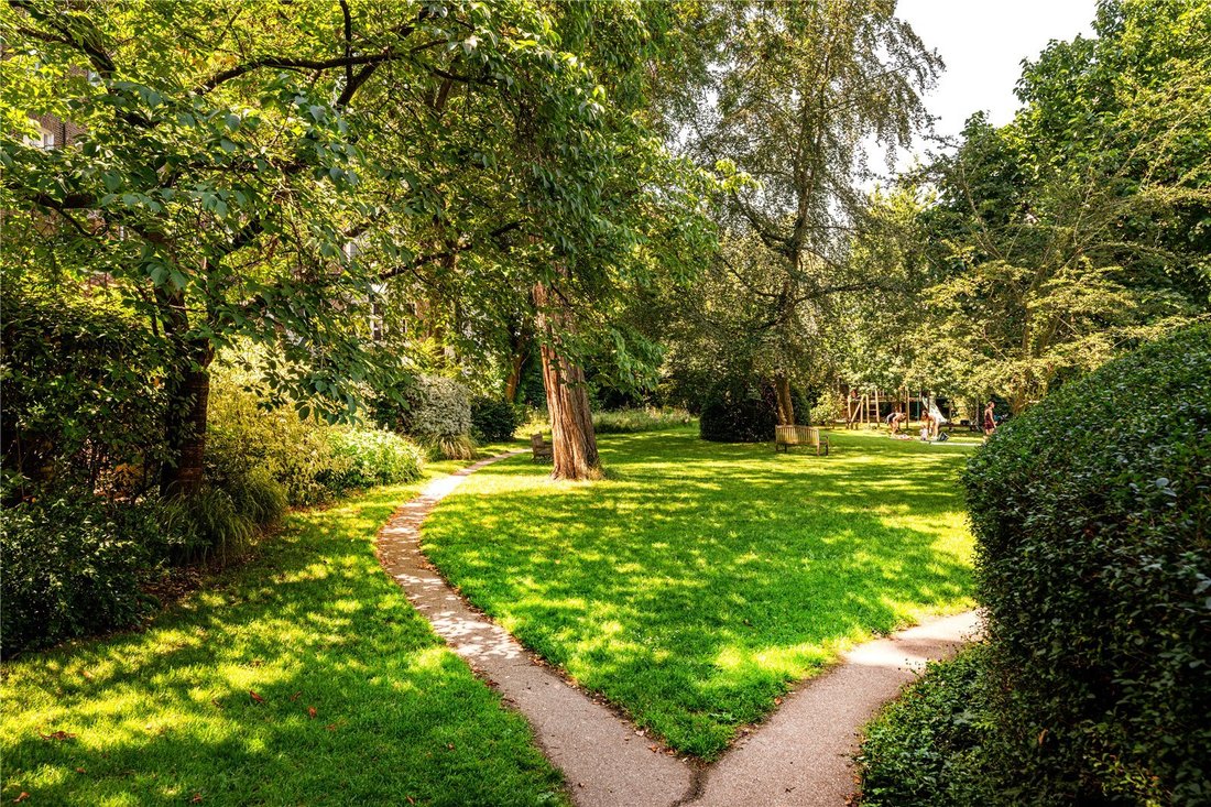 Apartment in Holland Park, Kensington And Chelsea, England 2 - 18250209