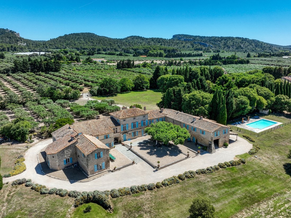 Casa en Fontvieille, Provenza-Alpes-Costa Azul, Francia 2 - 18275581