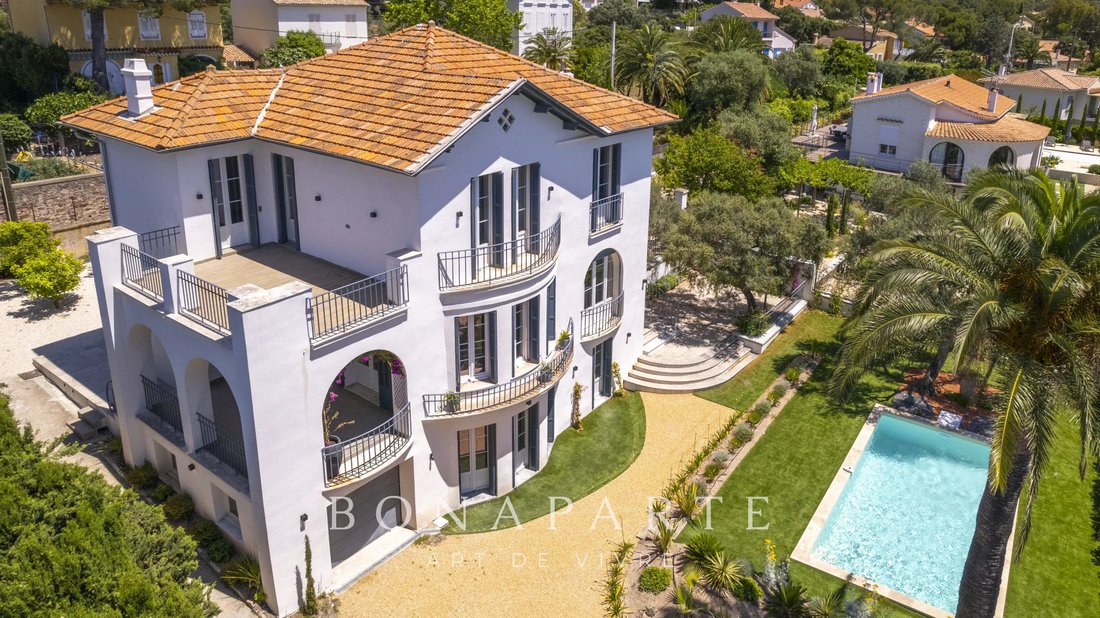 Villa in Plateau Notre Dame Sud-Bord de mer-Beaurivage, Saint-Raphaël, France 1 - 18272078