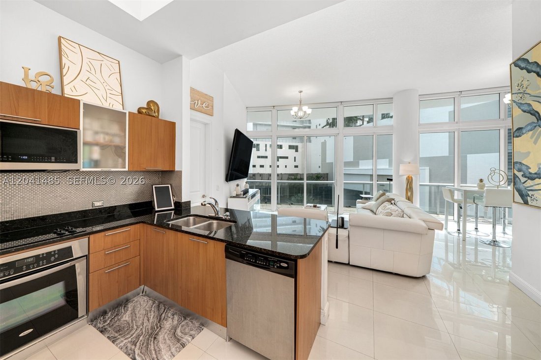 Condo in Miami, Florida, United States 4 - 18270360