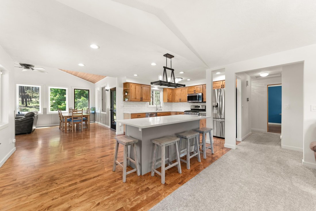 House in Nine Mile Falls, Washington, United States 3 - 18270527