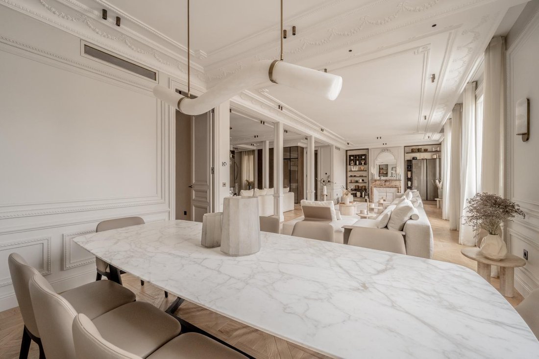 Apartment in Triangle d'Or, Paris 8e Arrondissement, Paris 2 - 18274146