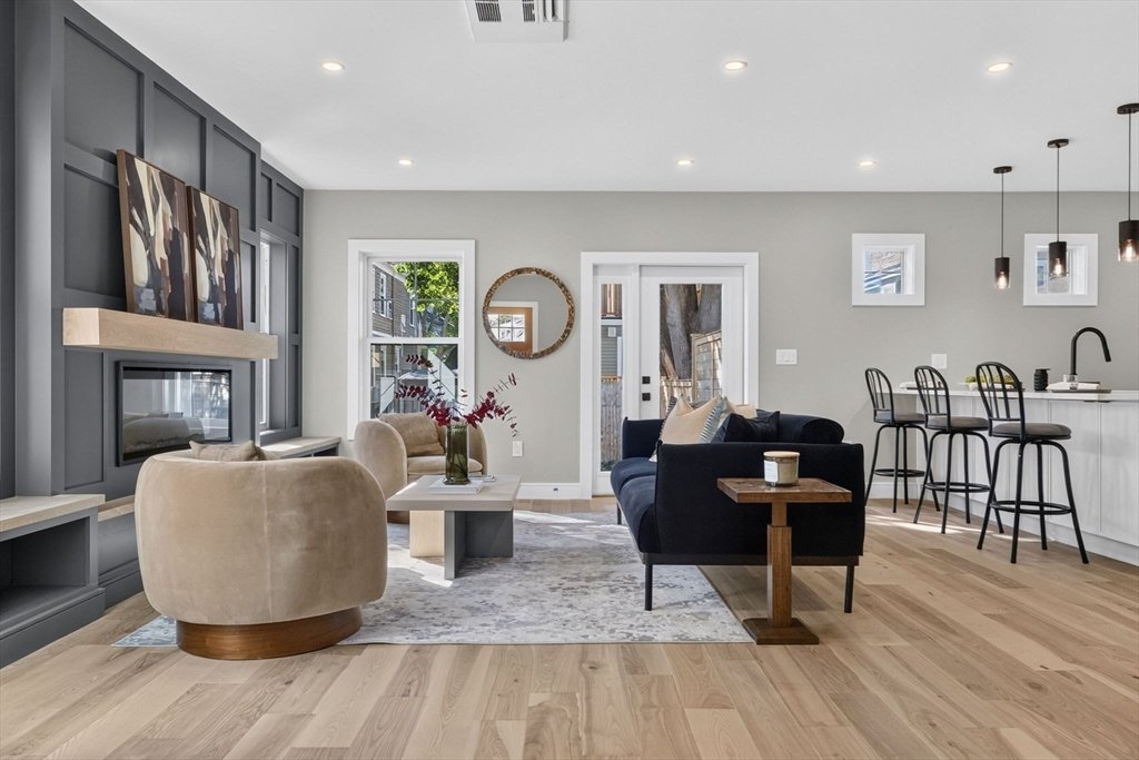 Condo in Arlington, Massachusetts, United States 2 - 18274742