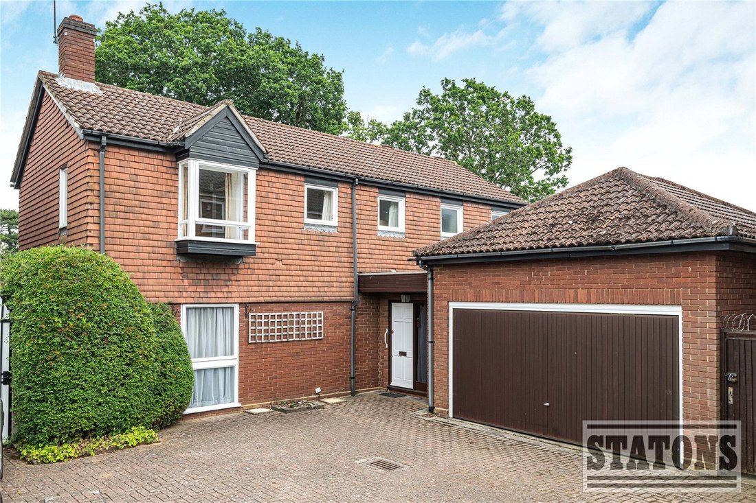 House in Elstree (Elstree and Borehamwood), Elstree, England 1 - 18270384