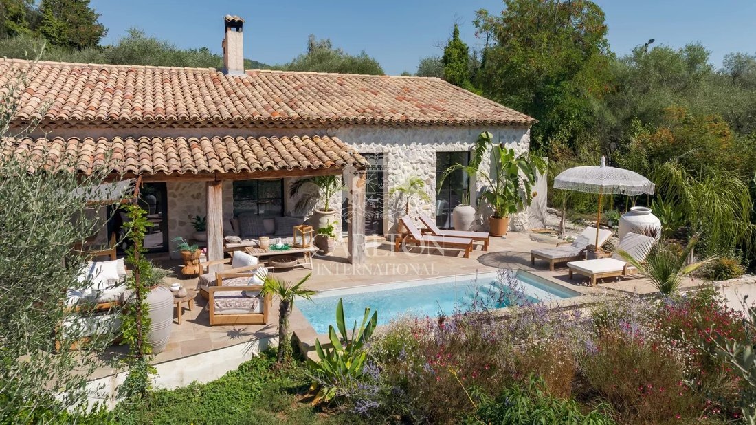 Villa in Tourrettes-sur-Loup, Provence-Alpes-Côte d'Azur, France 1 - 17676954