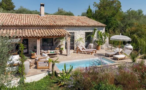 Villa in Tourrettes-sur-Loup, Provence-Alpes-Côte d'Azur, France 1