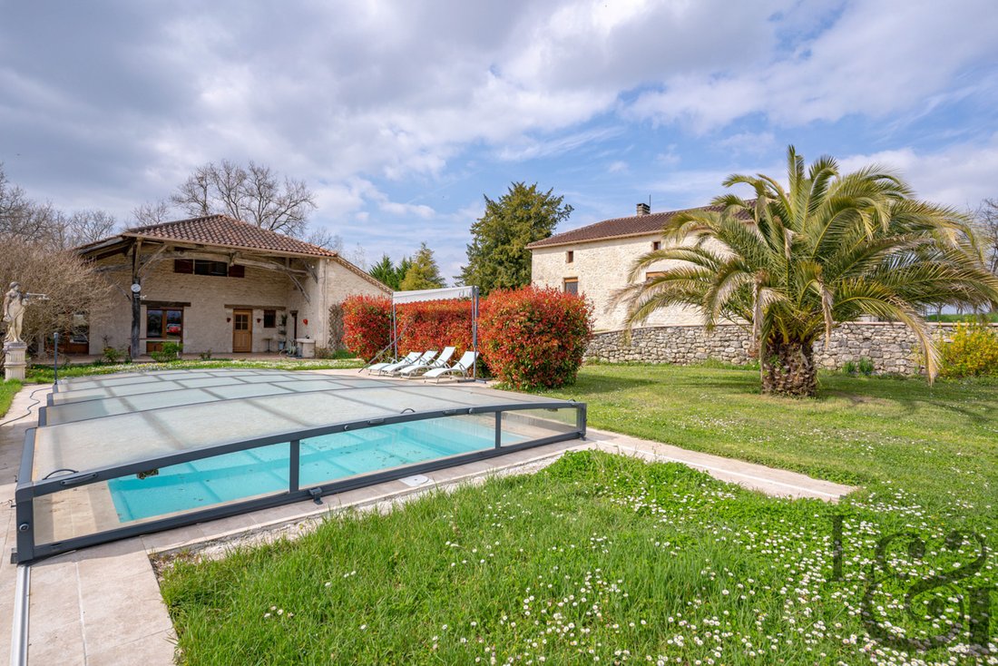 Villa a Hautefage-la-Tour, Nuova Aquitania, Francia 1 - 18272151