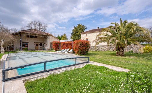 Villa in Hautefage-la-Tour, Nouvelle-Aquitaine, France 1