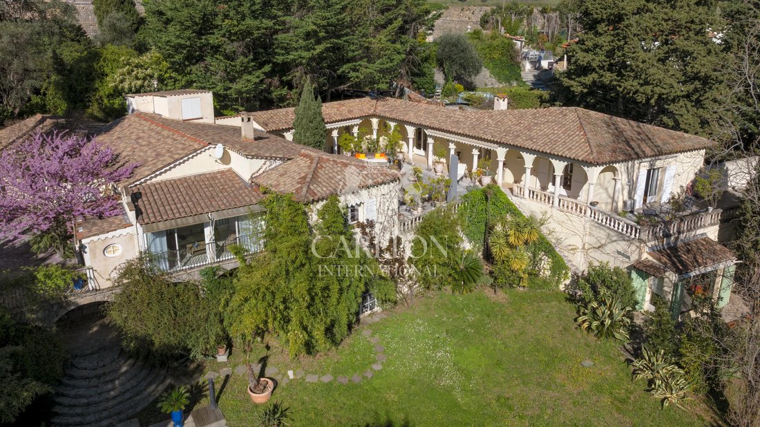 Villa in Grasse, Provence-Alpes-Côte d'Azur, France 1 - 17558433