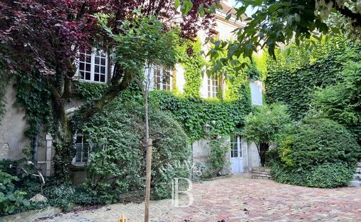 Tenuta a Chalon-sur-Saône, Borgogna-Franca Contea, Francia 1