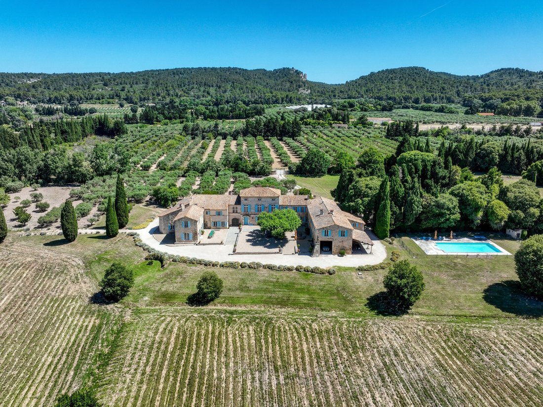 Casa en Fontvieille, Provenza-Alpes-Costa Azul, Francia 1 - 18275581