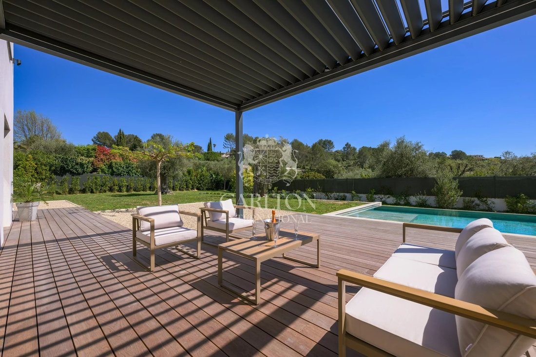 Villa in Nord, Roquefort-les-Pins, France 2 - 17660468
