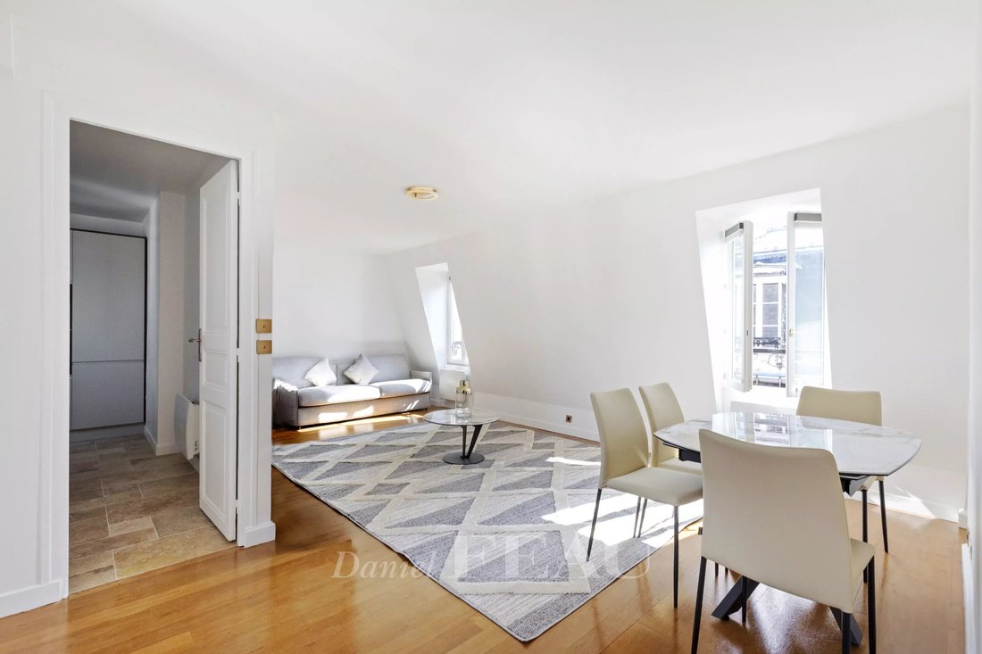 Apartment in Monnaie, Paris 6e Arrondissement, Paris 1 - 18271903