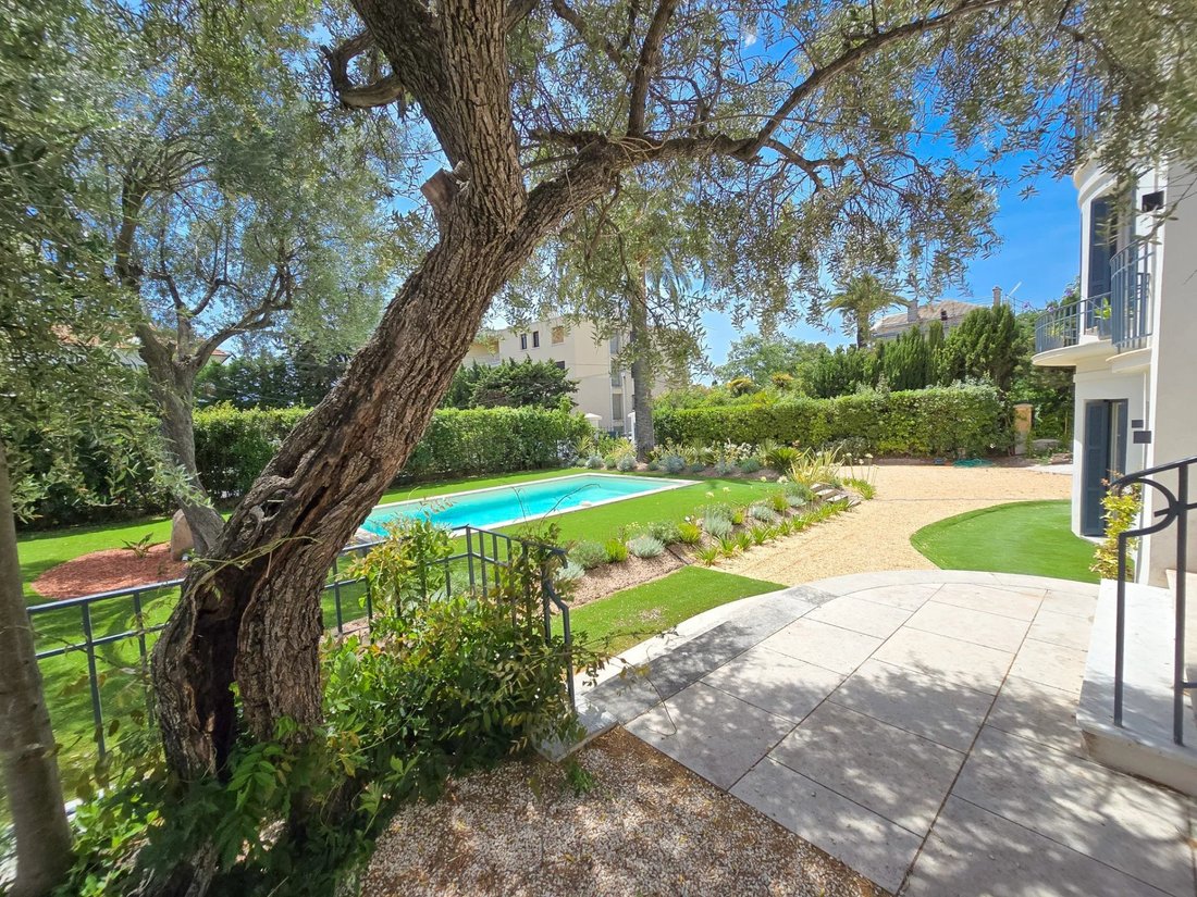 Villa in Saint-Raphaël, Provence-Alpes-Côte d'Azur, France 3 - 18273790