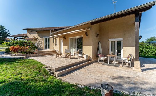House in Francheville le Haut-Bruissin, Francheville, France 1