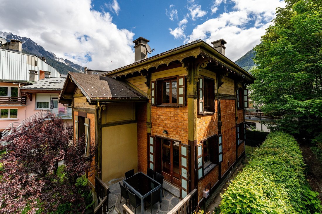 House in Chamonix-Mont-Blanc, Auvergne-Rhône-Alpes, France 3 - 14377096