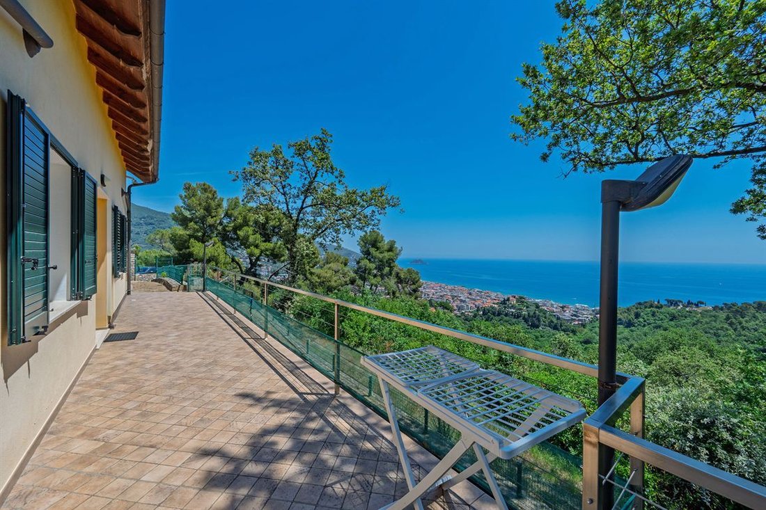 Villa in Western Hill, Alassio, Liguria 3 - 18273073