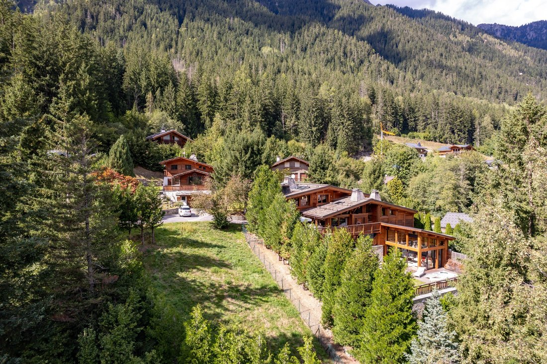 House in Chamonix-Mont-Blanc, Auvergne-Rhône-Alpes, France 1 - 18275272