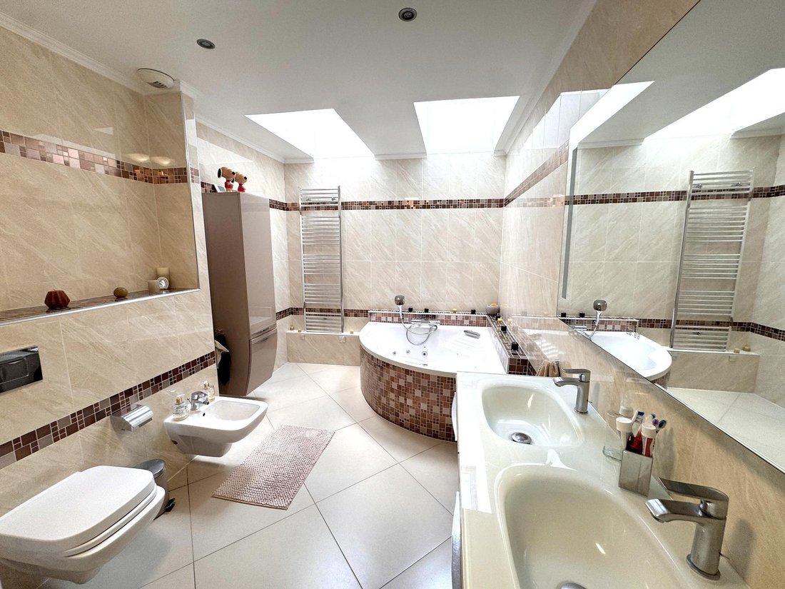 House in Les Clayes-sous-Bois, Ile-de-France, France 4 - 18276510