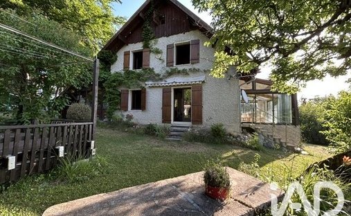 House in Saint-Pancrasse, Plateau-des-Petites-Roches, France 1